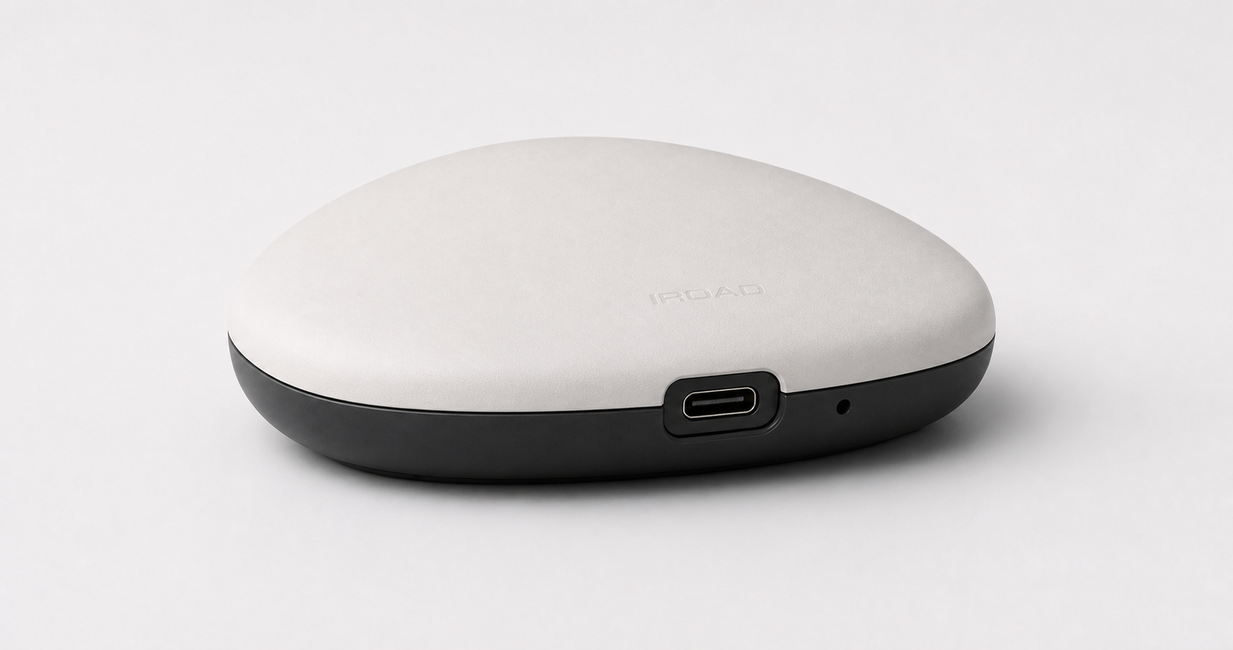 نمای پشت IR Remote HTS سفید و مشکی آیرود و درگاه USB Type-C